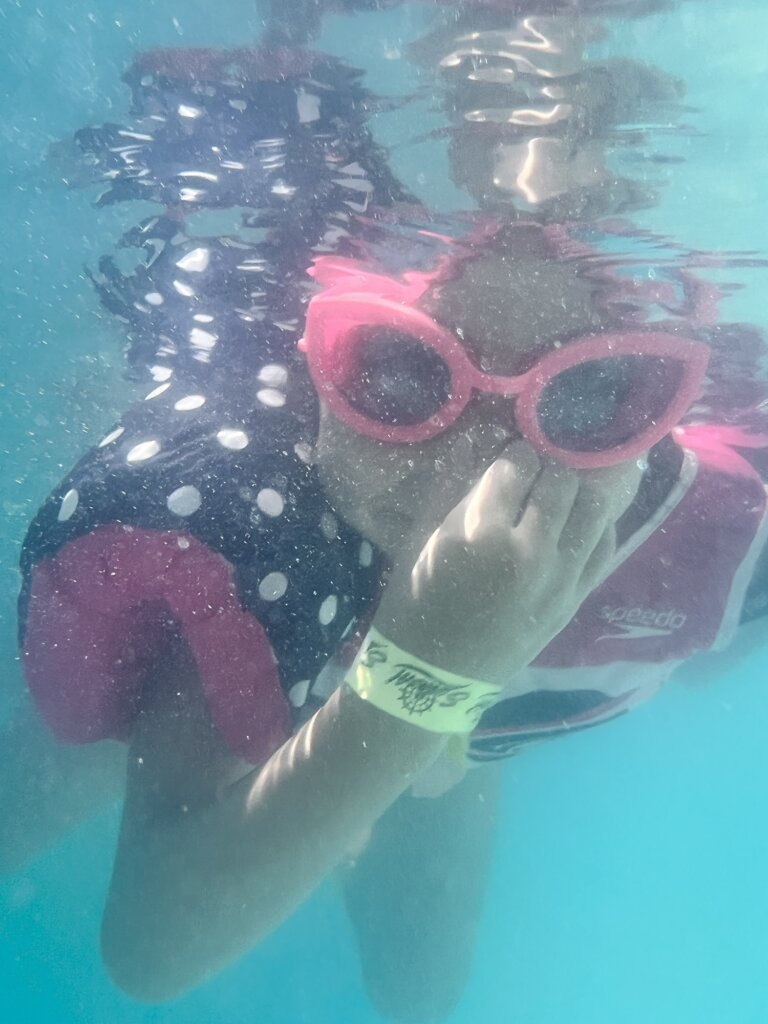 girl under water